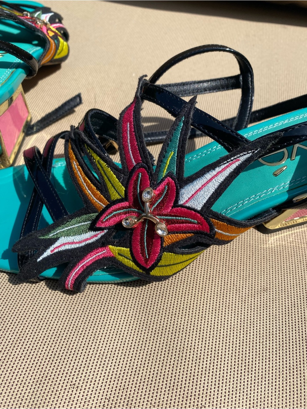 EXE Luisa 400 NWOT colorful low-heel strappy sandal - Picture 6 of 7